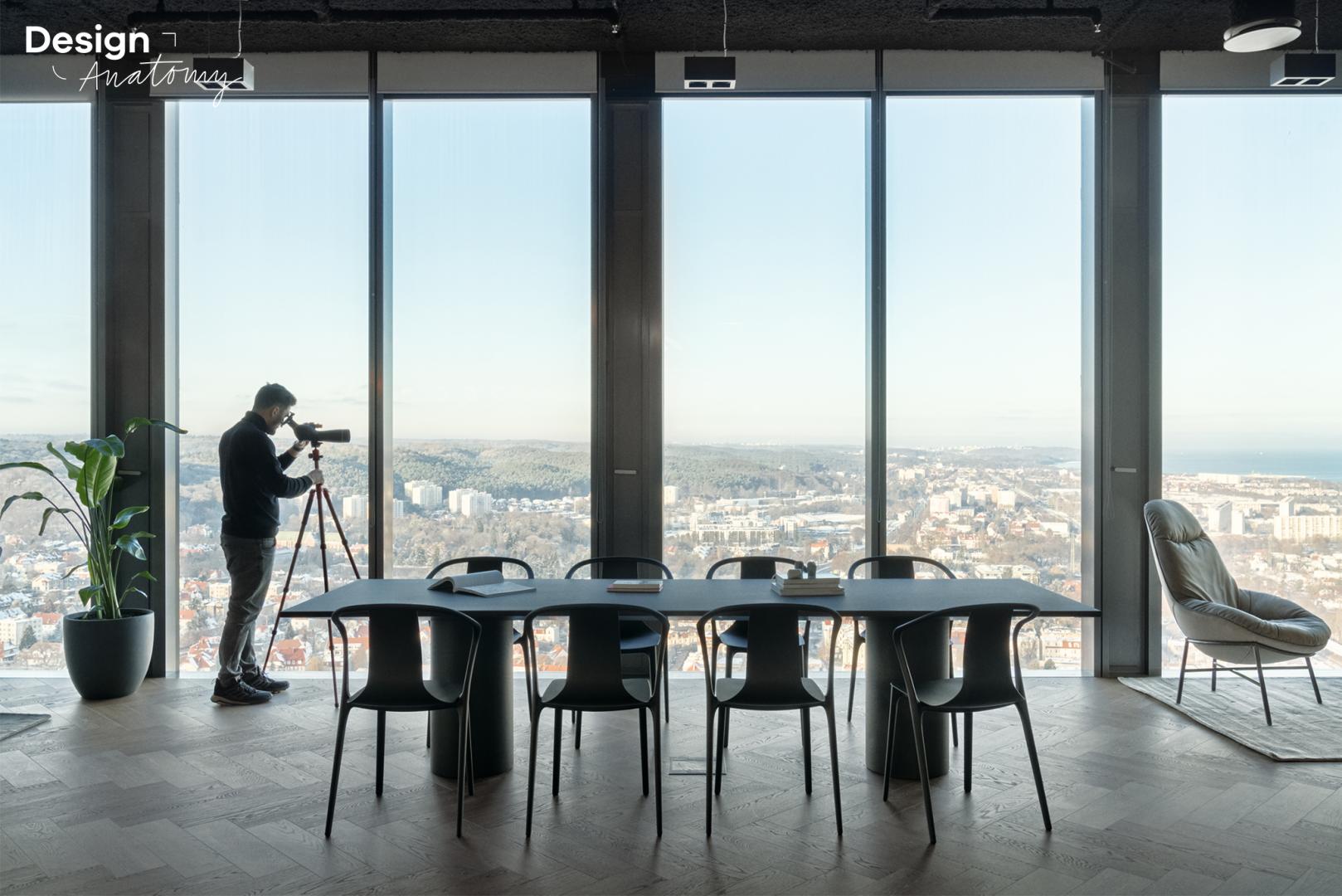 They invited the sea to the office